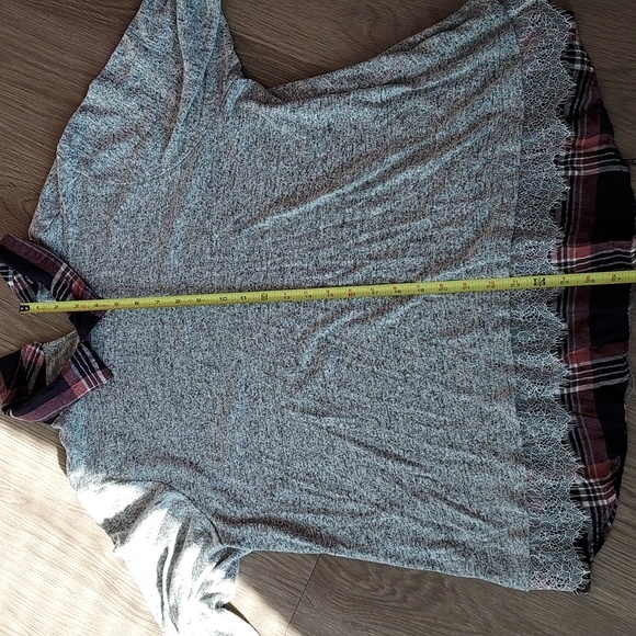 Zac & Rachel 1x long sleeve top w/ flannel as collar and bottom - Picture 12 of 12